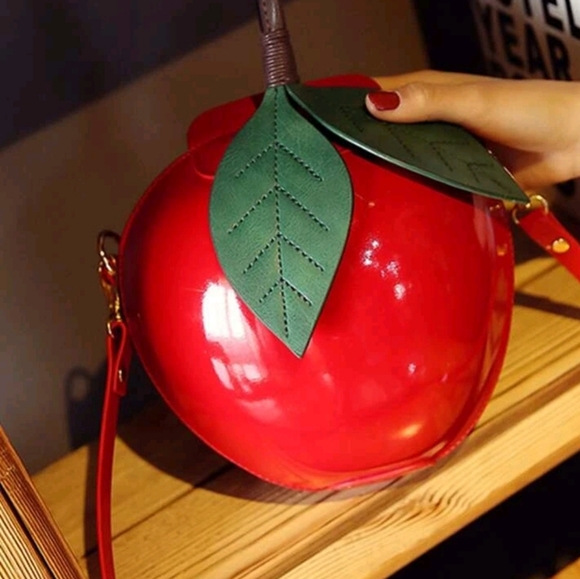🍎 🔹️Apple  novelty red fruit shaped  crossbody shoulder Bag ✨️🍎 - Picture 9 of 12